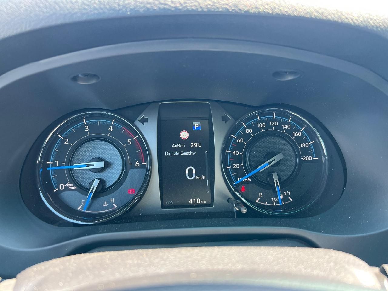 Fahrzeugabbildung Toyota Hilux Double Cab Style 4x4