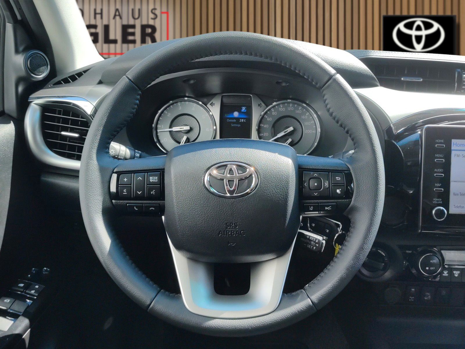 Fahrzeugabbildung Toyota Hilux Double Cab 2.8 Comfort 4x4 Automatik