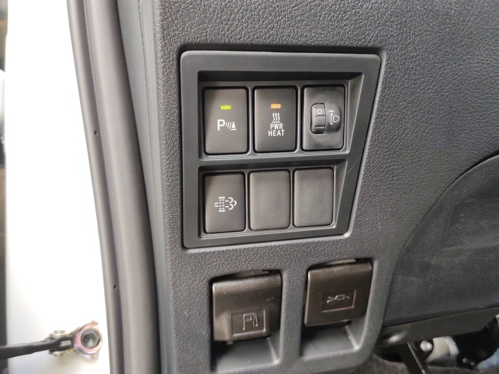 Fahrzeugabbildung Toyota Hilux Double Cab 2.8 Comfort 4x4 Automatik