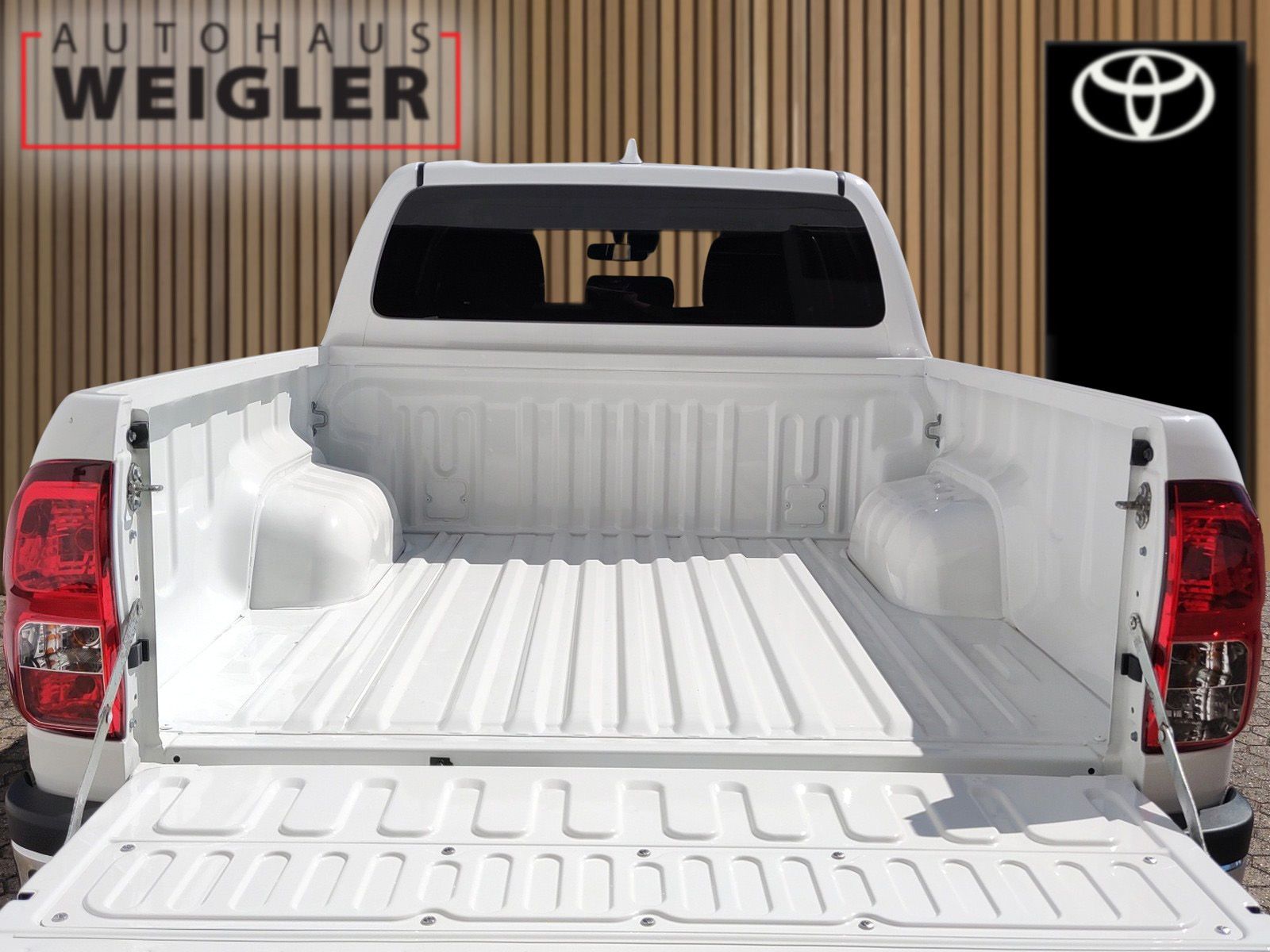 Fahrzeugabbildung Toyota Hilux Double Cab 2.8 Comfort 4x4 Automatik