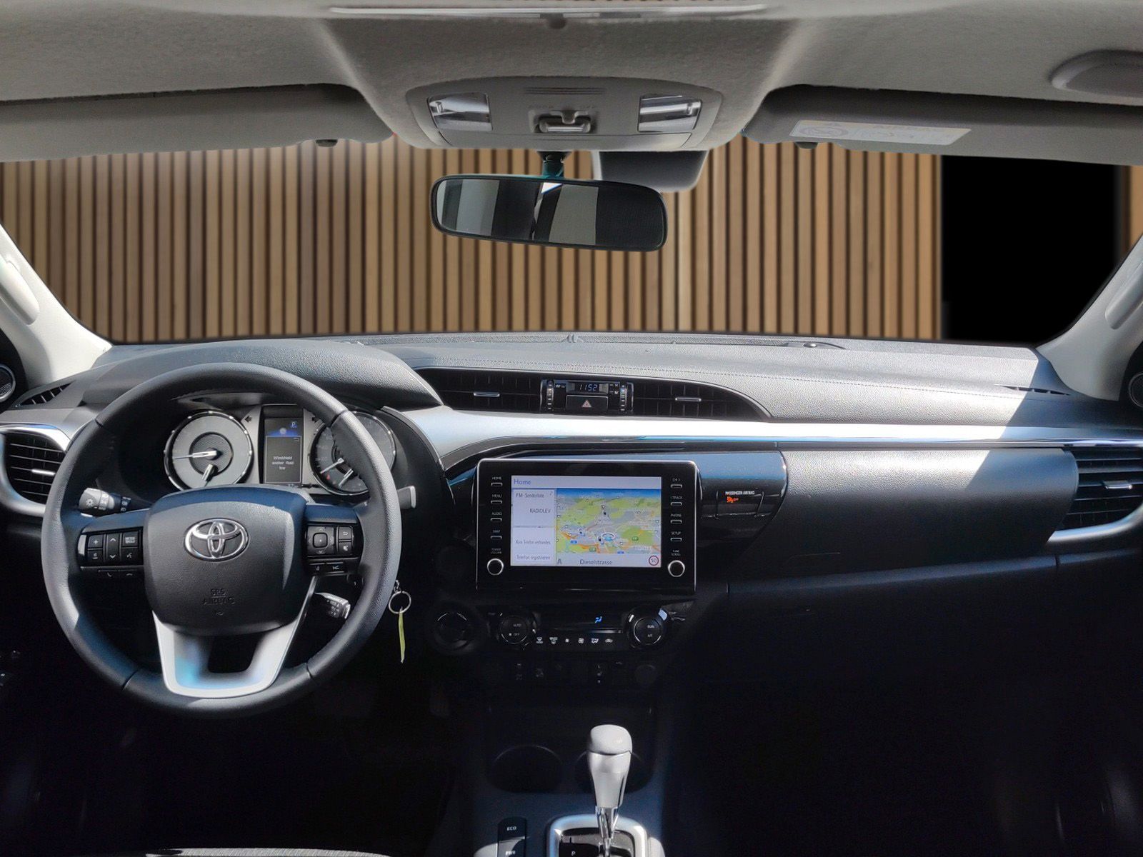 Fahrzeugabbildung Toyota Hilux Double Cab 2.8 Comfort 4x4 Automatik