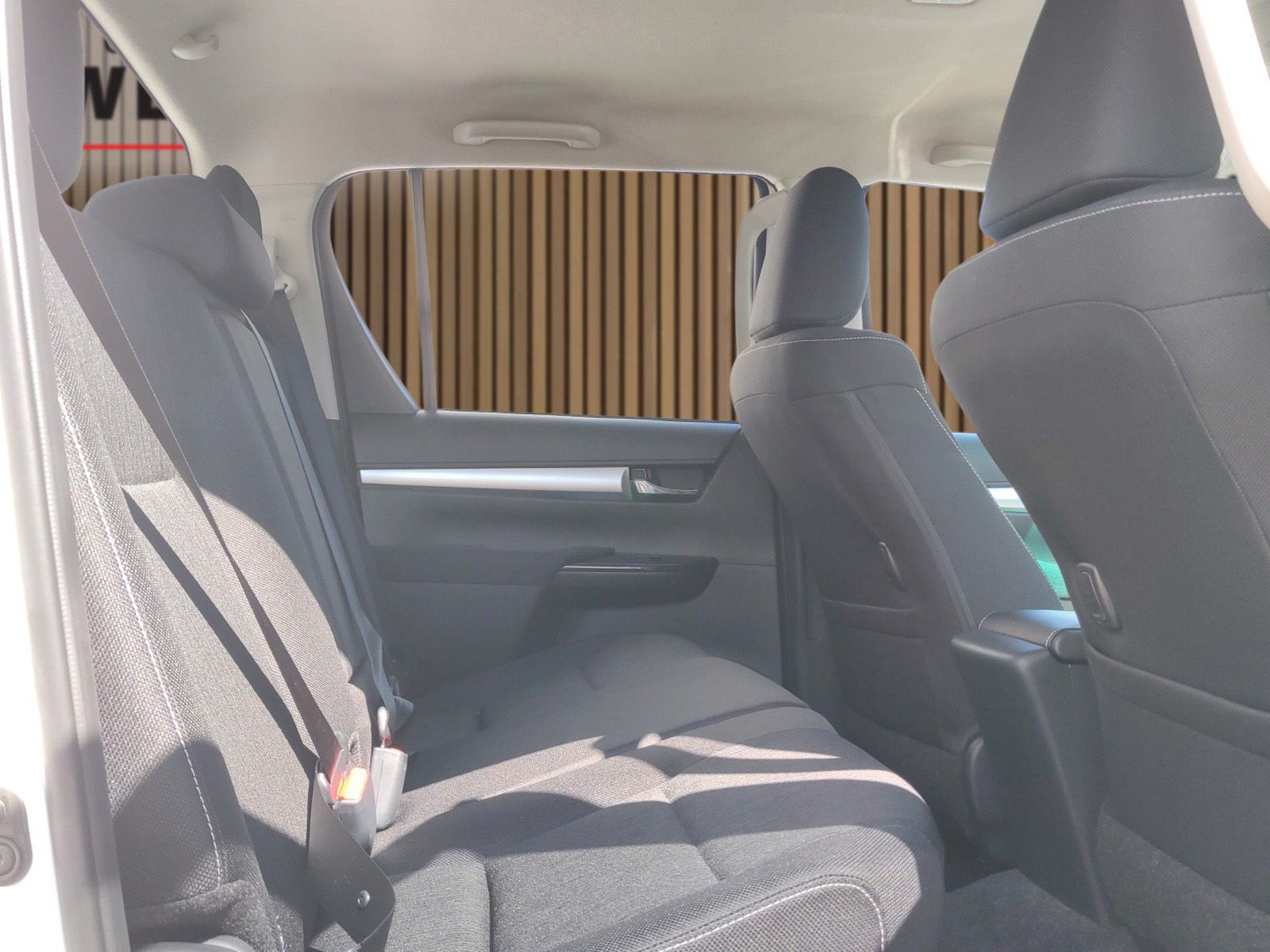 Fahrzeugabbildung Toyota Hilux Double Cab 2.8 Comfort 4x4 Automatik