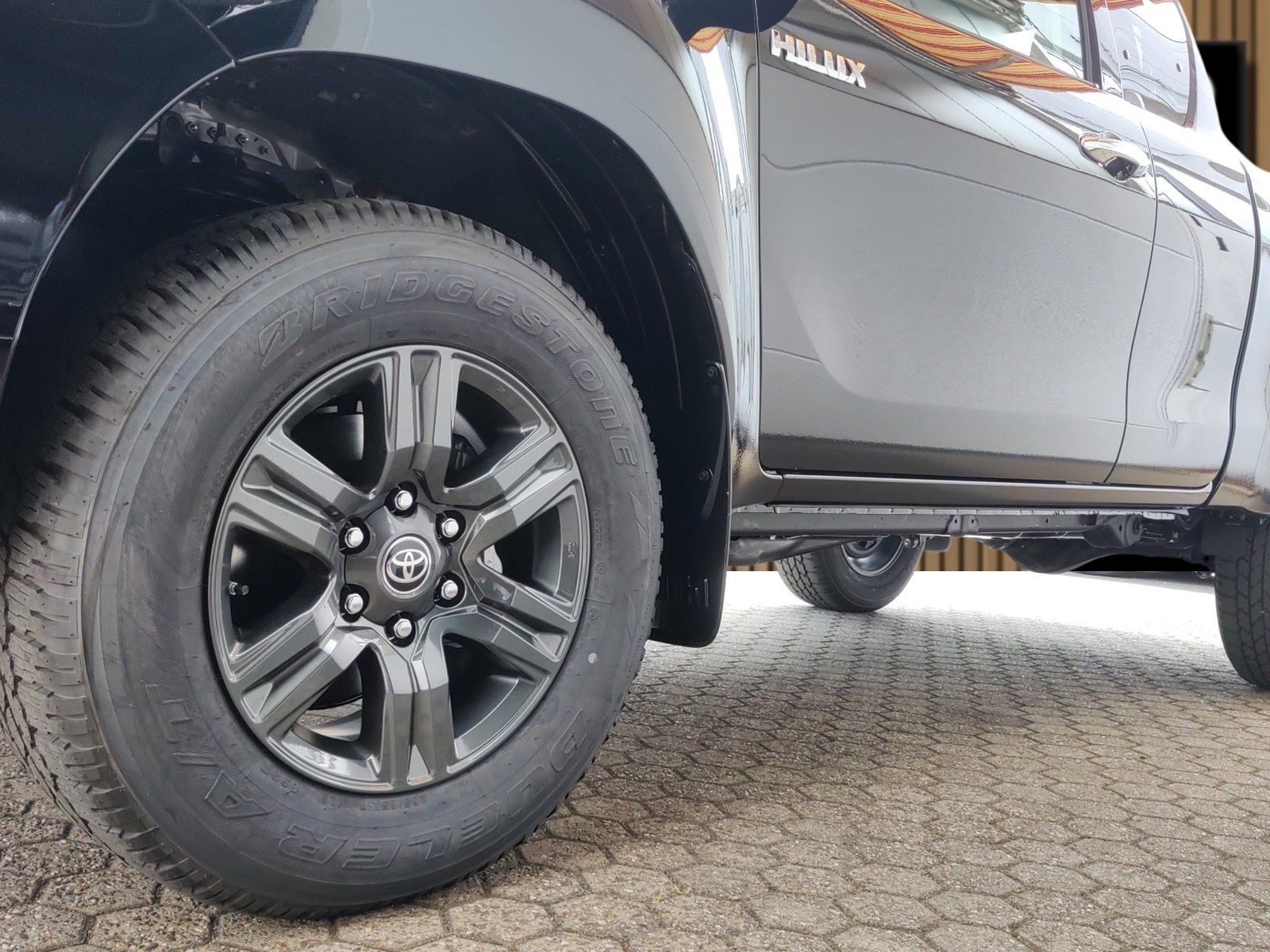 Fahrzeugabbildung Toyota Hilux Extra Cab 2.4 Comfort 4x4 Automatik