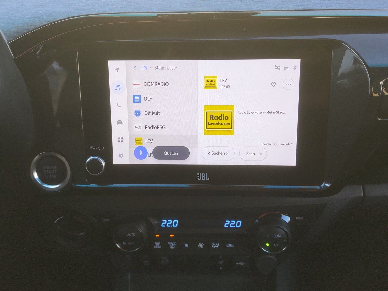 Fahrzeugabbildung Toyota Hilux Double Cab 2.8 Aut. Invincible Kein-EU-Fzg