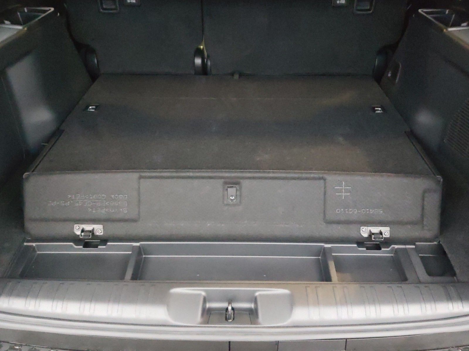 Fahrzeugabbildung Toyota Land Cruiser 2,8 D-4D 151 kW Executive Mild Hy